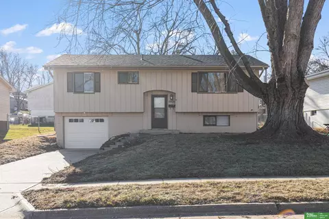 8809 Park View Blvd, La Vista, NE 68128