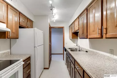 101 N 69th St #28, Omaha, NE 68132