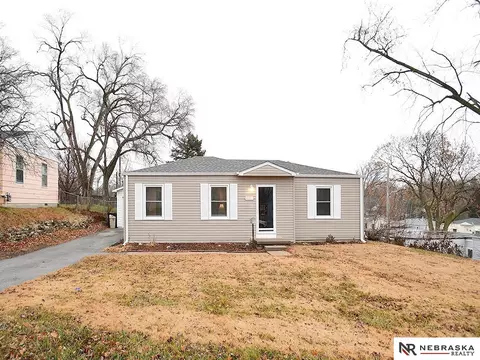 7728 Burt St, Omaha, NE 68114
