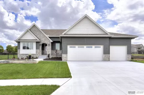 19111 Riviera Dr, Omaha, NE 68136