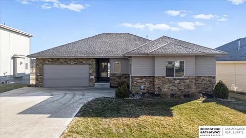 8107 S 192nd Ave, Gretna, NE 68028