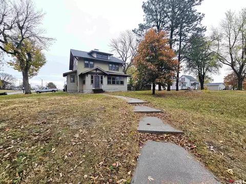 101 S Clay St, Clay Center, NE 68933