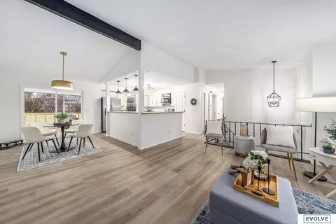 7102 S 75th St, La Vista, NE 68128