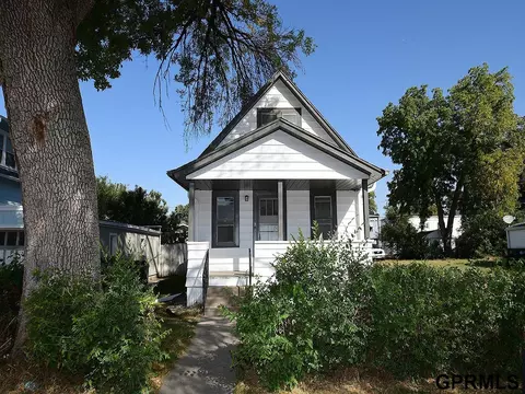 3640 R St, Omaha, NE 68107