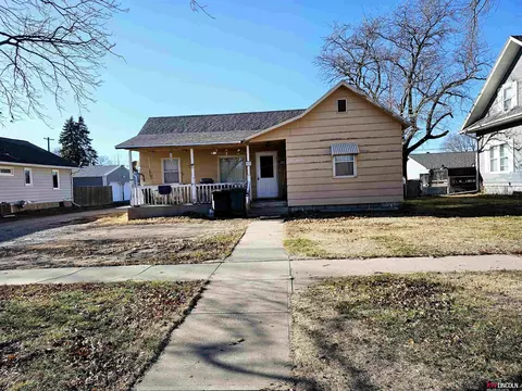 313 N Brown Ave, Clay Center, NE 68933