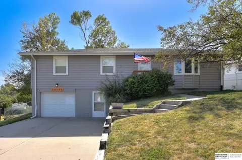 20555 Flavin St, Omaha, NE 68022