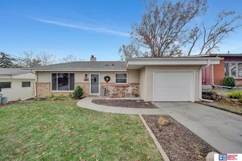 4331 S 47th St, Lincoln, NE 68516