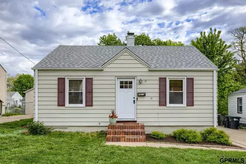 5810 Elm St, Omaha, NE 68106
