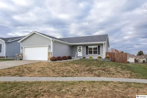 4120 W Thatcher Cir, Lincoln, NE 68528