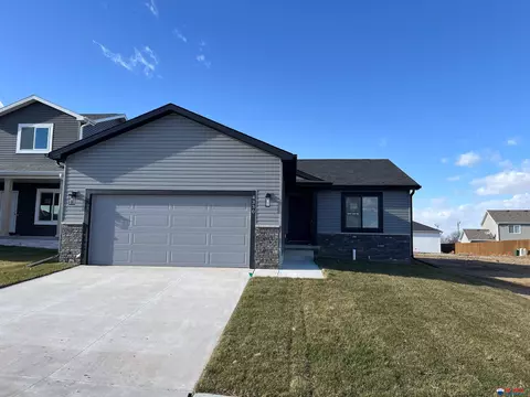 4330 Woodside Village Dr, Lincoln, NE 68528