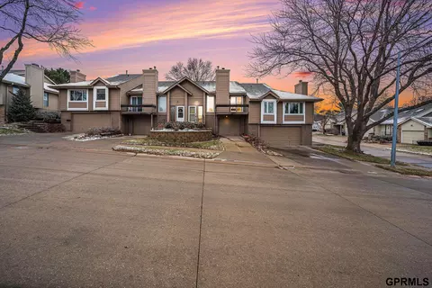5556 Shirley St, Omaha, NE 68106