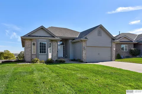 17312 Edna St, Omaha, NE 68136