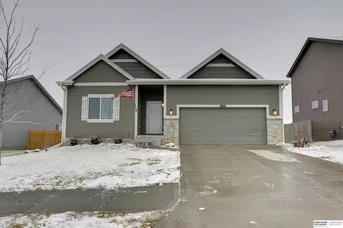 7016 N 167th St, Bennington, NE 68007