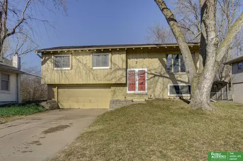 11742 Sunburst St, Omaha, NE 68164