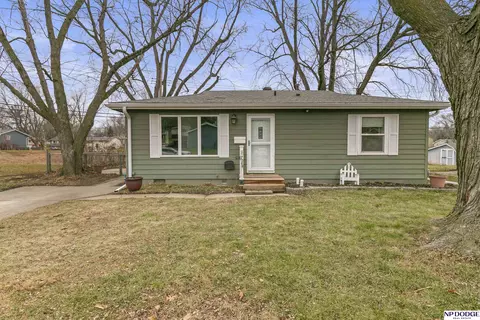 7544 Valley Rd, La Vista, NE 68128