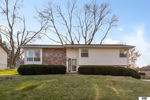 6410 Ponderosa Dr, Omaha, NE 68137
