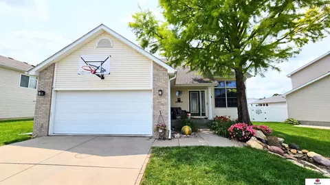 2031 Greenspire Dr, Lincoln, NE 68521