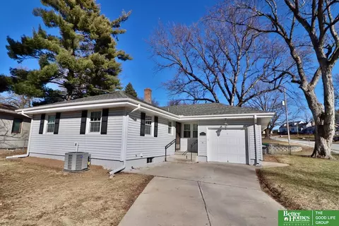 7602 Ridge Ave, Omaha, NE 68124
