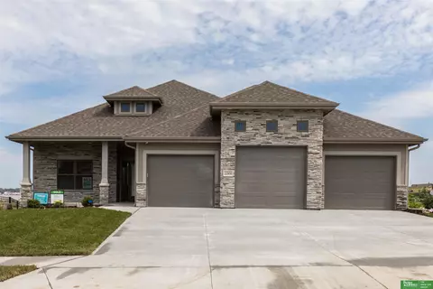 12519 Horizon Cir, Papillion, NE 68046