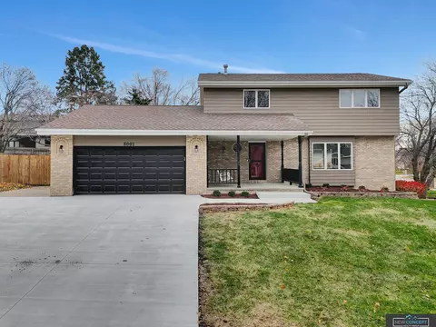 8001 Cooper Ave, Lincoln, NE 68506