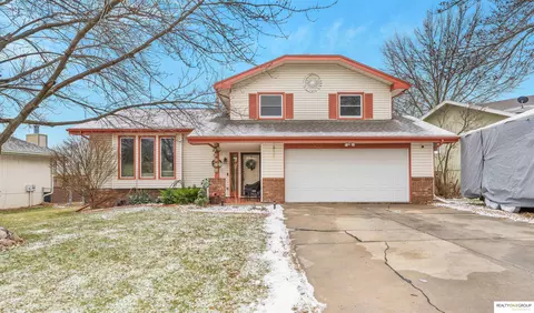 2303 Calvin Dr, Bellevue, NE 68123