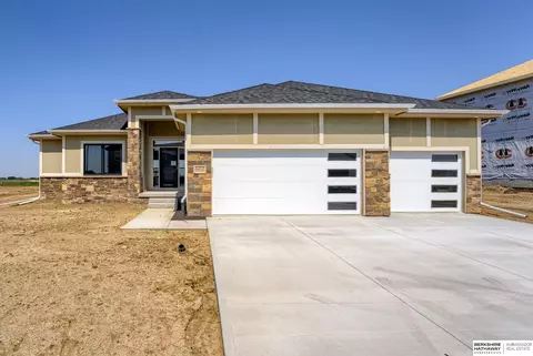 6214 N 208th St, Elkhorn, NE 68022