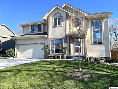 503 Fleetwood Dr, Papillion, NE 68133