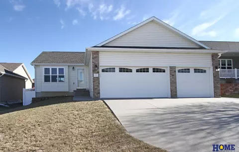 1740 NW Flader Ct, Lincoln, NE 68528