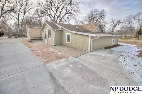 24133 Crown Point Ave, Valley, NE 68064