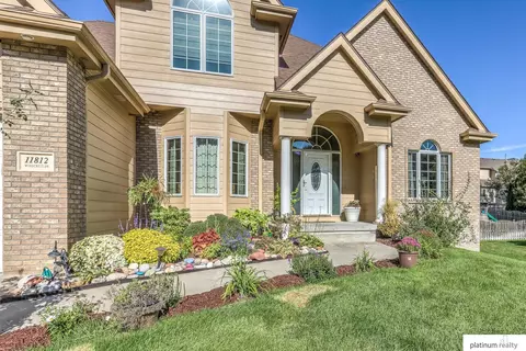 11812 Windcrest Dr, Papillion, NE 68133