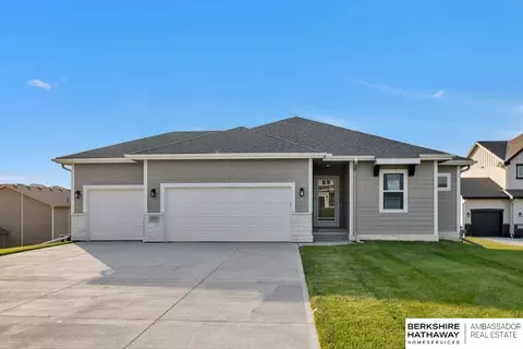 10312 S 110th Ave, Papillion, NE 68046