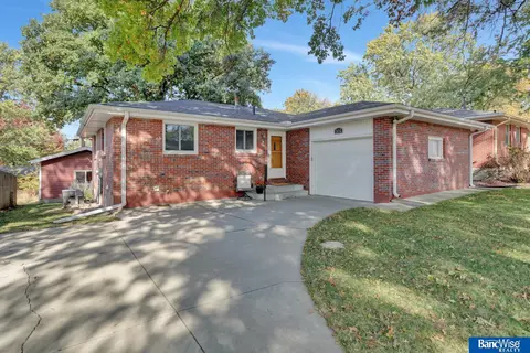 501 Indian Rd, Lincoln, NE 68505