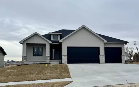 12371 Windsor Dr, Papillion, NE 68046