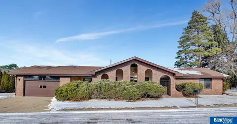 3220 Edward Ct, Lincoln, NE 68502