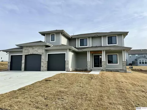 12709 Glenn St, Papillion, NE 68138