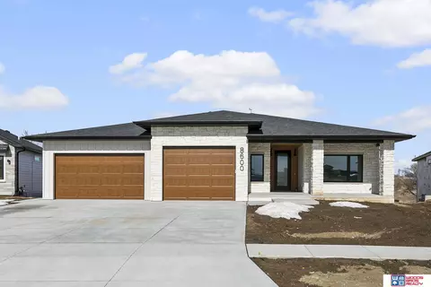 8600 Dragonfly Ln, Lincoln, NE 68526