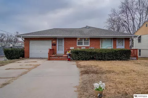 4223 Monroe St, Omaha, NE 68107