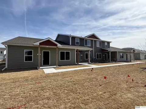2141 N Aaron Way, Fremont, NE 68025