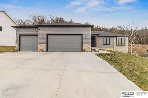 908 Southridge Dr, Louisville, NE 68037