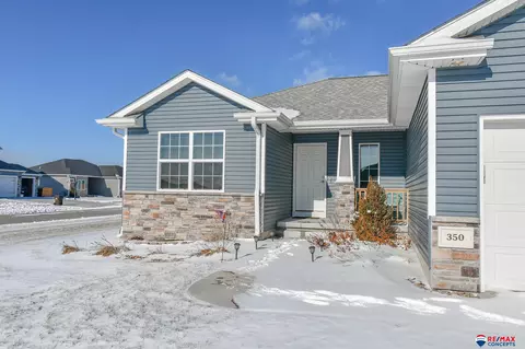 350 Woodland Blvd, Hickman, NE 68372