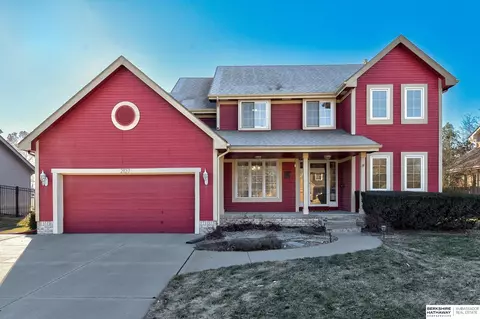2127 Franklin Dr, Papillion, NE 68133