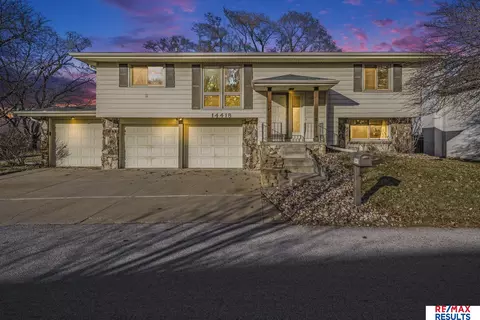 14418 Weir Plz, Omaha, NE 68137