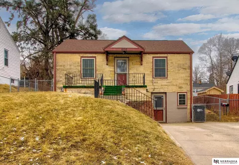 4305 Pratt St, Omaha, NE 68111