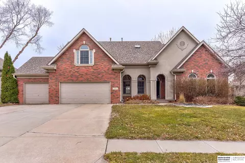 1401 Reeve Dr, Papillion, NE 68046