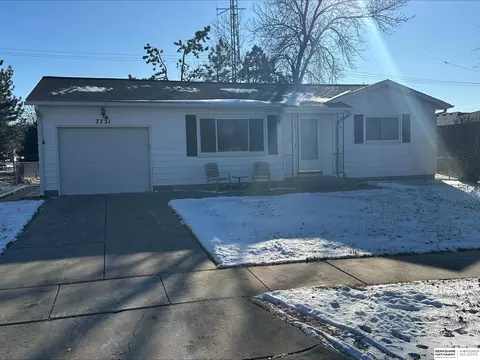 7731 Cherrywood Dr, Lincoln, NE 68510