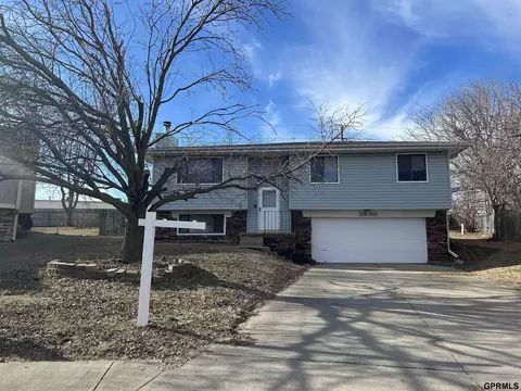 3530 W Dutchman Cir, Bellevue, NE 68123