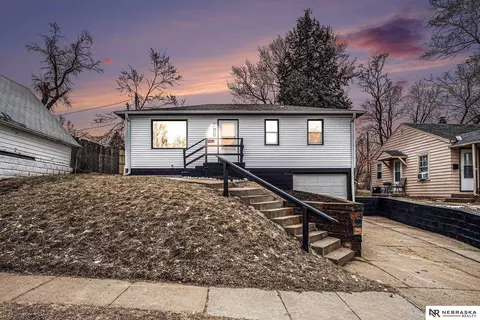 4115 Binney St, Omaha, NE 68111
