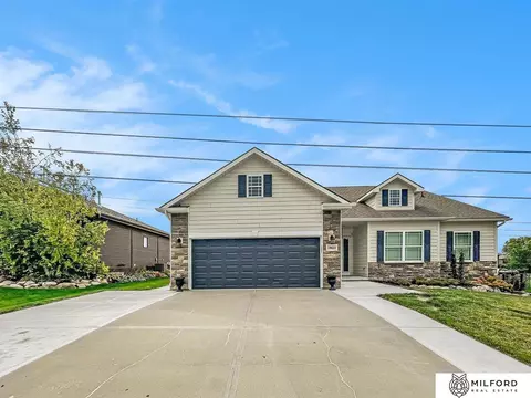 19623 Farnam St, Omaha, NE 68022