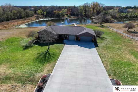 9787 E Apple Rd, Firth, NE 68358