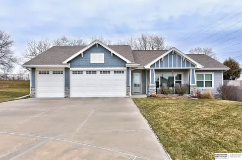 2007 Geri Cir, Bellevue, NE 68147